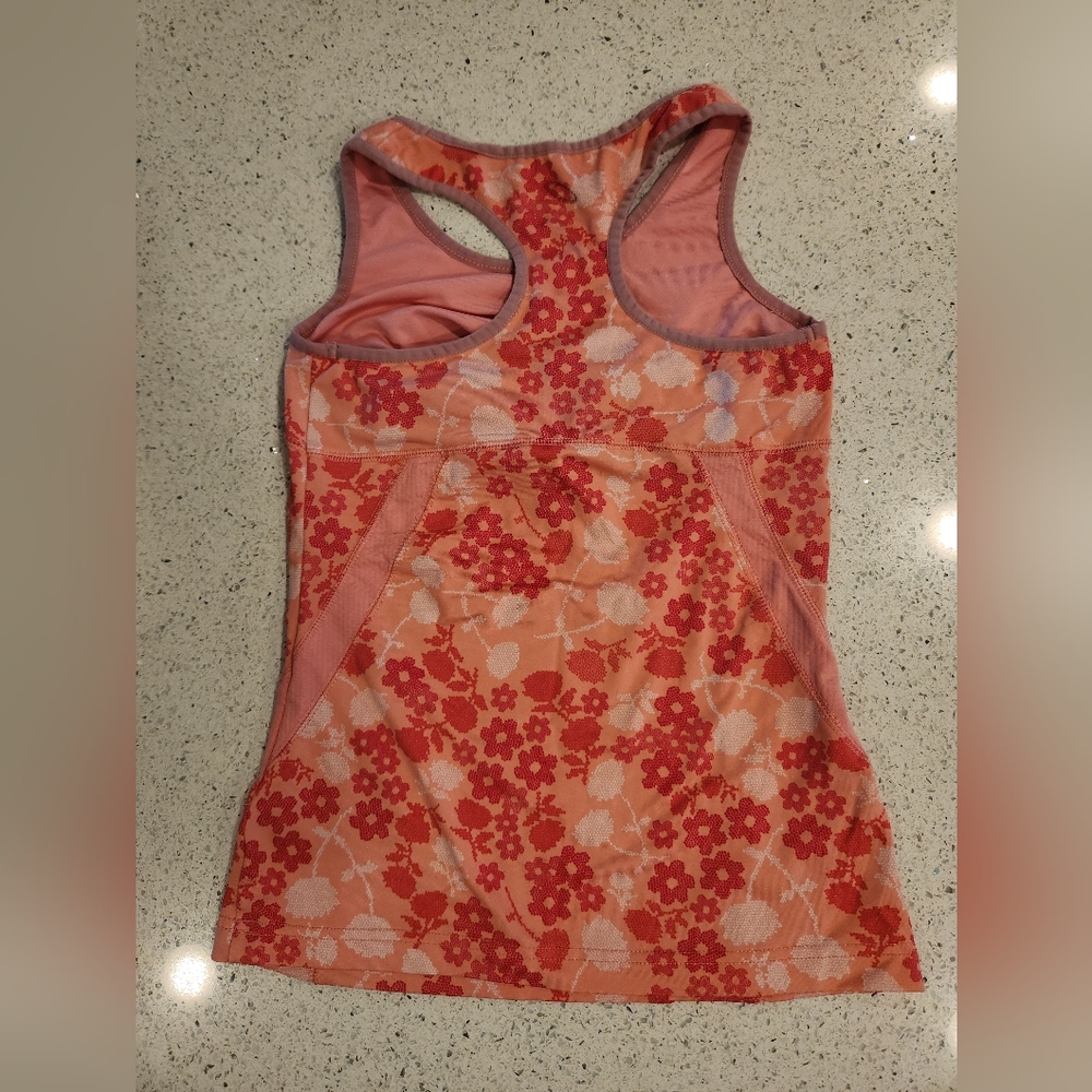 Red flowered workout tank XS - Picture 2 of 4